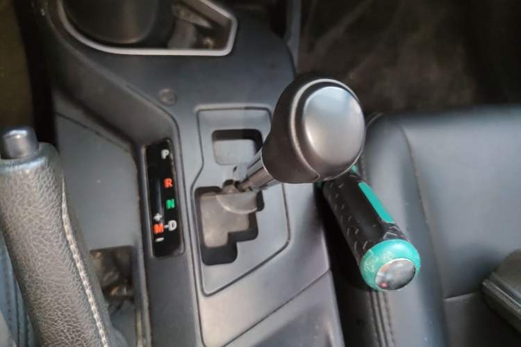 Used Toyota RAV4 2016 2.0L CVT Two-Wheel Drive Fashion Edition China V Standard Gear Lever