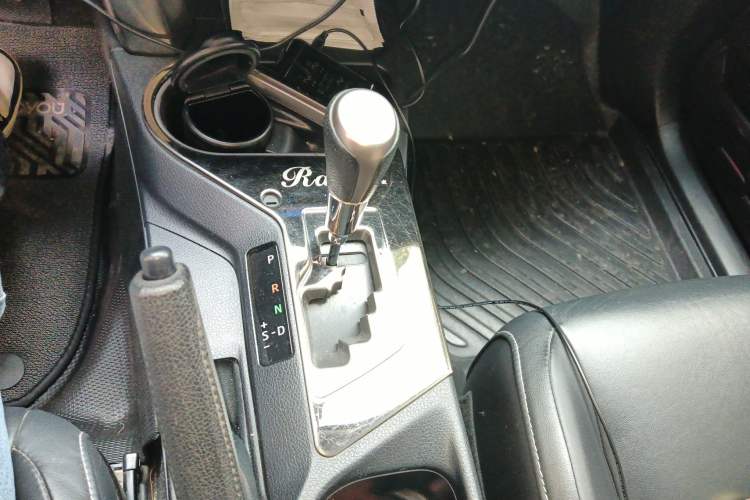 Used Toyota RAV4 2016 2.5L Automatic 4x4 Elite Edition Gear Lever
