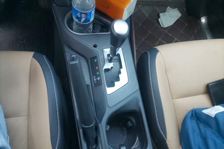 Used Toyota RAV4 2016 2.5L Automatic 4x4 Elite Edition Gear Lever