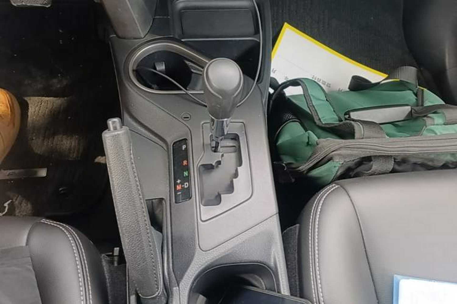 Used Toyota RAV4 2016 2.0L CVT Two-Wheel Drive Fashion Edition China V Standard Gear Lever