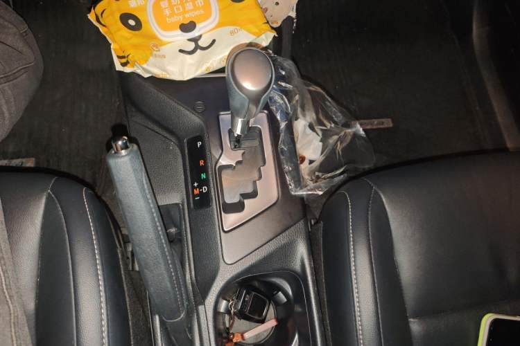Used Toyota RAV4 2016 2.0L CVT Two-Wheel Drive Smart Edition China V Standard Gear Lever