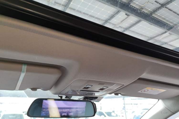 Used Toyota RAV4 2016 2.0L CVT Two-Wheel Drive Fashion Edition China V Standard Headliner