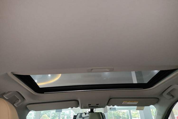Used Toyota RAV4 2016 2.0L CVT Two-Wheel Drive Fashion Edition China V Standard Headliner