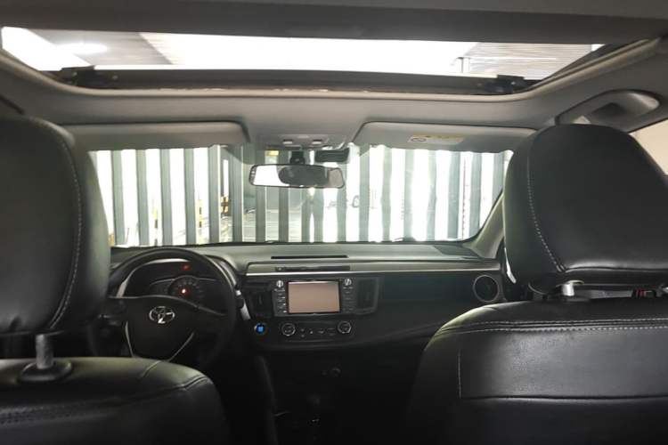 Used Toyota RAV4 2016 2.0L CVT Two-Wheel Drive Fashion Edition China V Standard Headliner