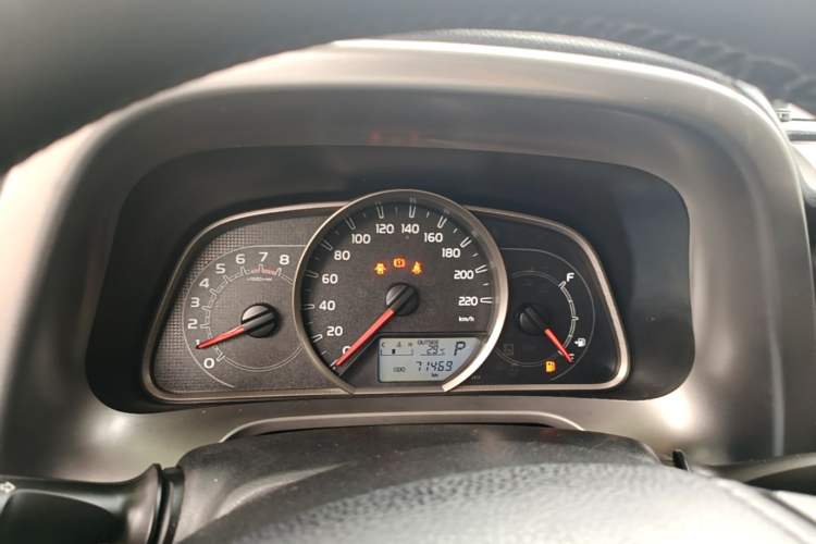 Used Toyota RAV4 2016 2.0L CVT Two-Wheel Drive Fashion Edition China V Standard Instrument Cluster