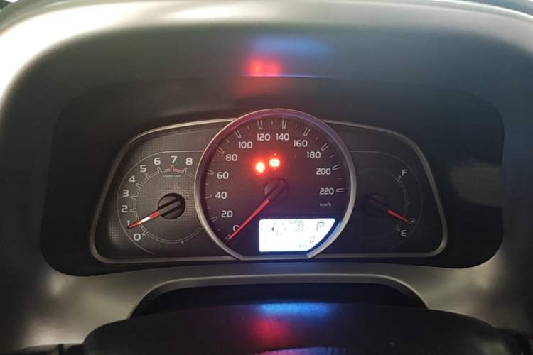 Used Toyota RAV4 2016 2.0L CVT Two-Wheel Drive Fashion Edition China V Standard Instrument Cluster
