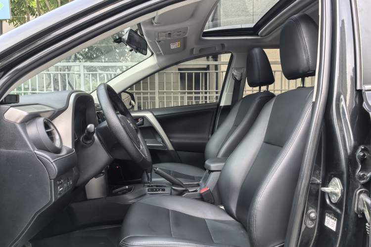 Used Toyota RAV4 2016 2.0L CVT Two-Wheel Drive Fashion Edition China V Standard Interior 1