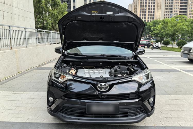 Used Toyota RAV4 2016 2.0L CVT Two-Wheel Drive Fashion Edition China V Standard Interior 11