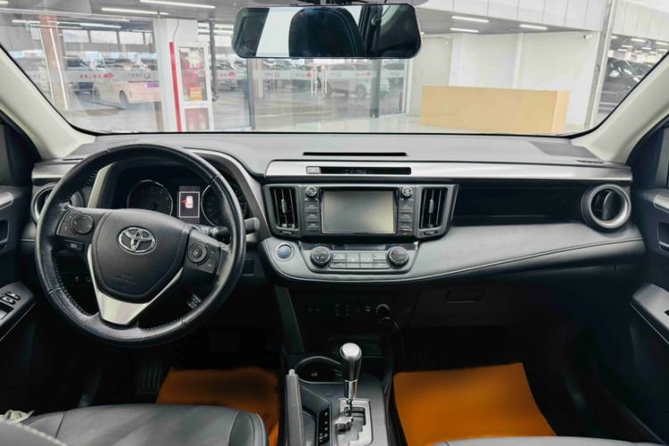 Used Toyota RAV4 2016 2.0L CVT Two-Wheel Drive Smart Edition China V Standard Interior 3