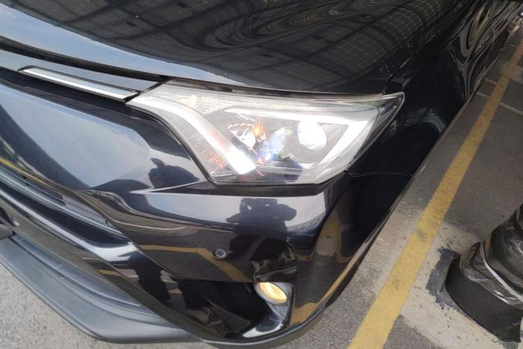 Used Toyota RAV4 2016 2.0L CVT Two-Wheel Drive Fashion Edition China V Standard Left Front Headlight