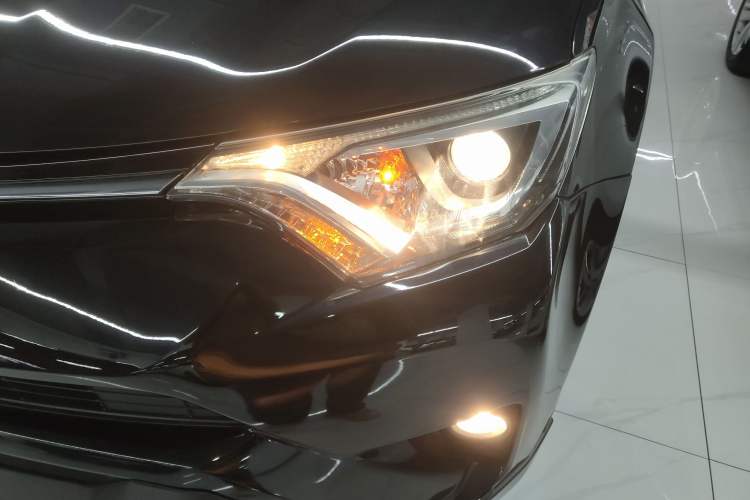 Used Toyota RAV4 2016 2.0L CVT Two-Wheel Drive Urban Edition China V Standard Left Front Headlight