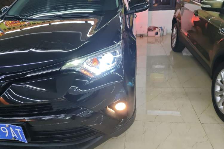 Used Toyota RAV4 2016 2.0L CVT Two-Wheel Drive Fashion Edition China V Standard Left Front Headlight