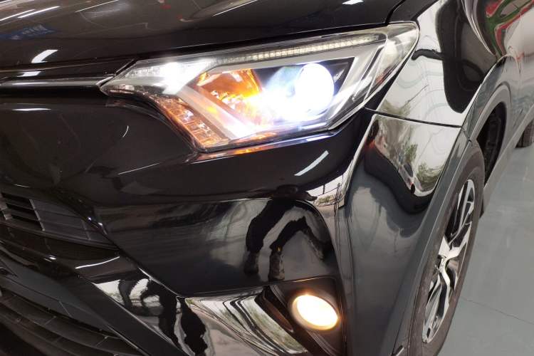 Used Toyota RAV4 2016 2.0L CVT Two-Wheel Drive Fashion Edition China V Standard Left Front Headlight
