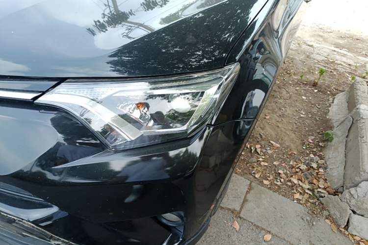 Used Toyota RAV4 2016 2.0L CVT Two-Wheel Drive Fashion Edition China V Standard Left Front Headlight