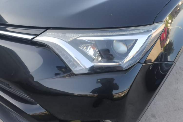 Used Toyota RAV4 2016 2.0L CVT Two-Wheel Drive Fashion Edition China V Standard Left Front Headlight