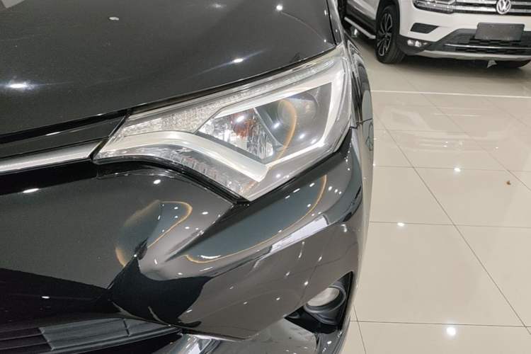 Used Toyota RAV4 2016 2.0L CVT Two-Wheel Drive Fashion Edition China V Standard Left Front Headlight