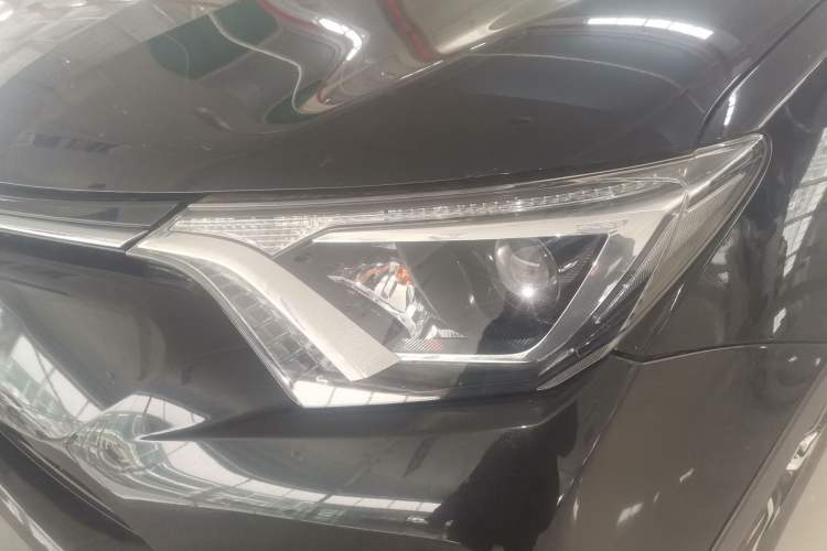 Used Toyota RAV4 2016 2.0L CVT Two-Wheel Drive Fashion Edition China V Standard Left Front Headlight