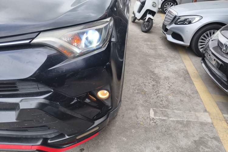 Used Toyota RAV4 2016 2.0L CVT Two-Wheel Drive Fashion Edition China V Standard Left Front Headlight