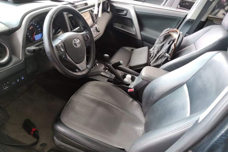 Used Toyota RAV4 2016 2.0L CVT Two-Wheel Drive Fashion Edition China V Standard Left Front Seat
