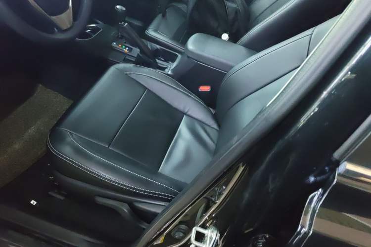 Used Toyota RAV4 2016 2.0L CVT Two-Wheel Drive Fashion Edition China V Standard Left Front Seat
