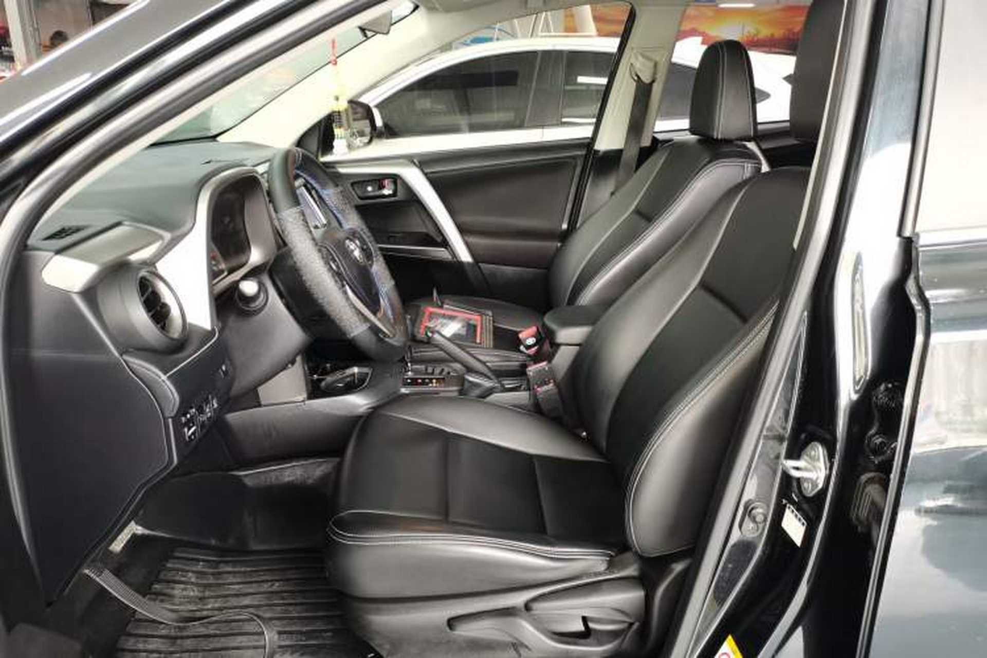 Used Toyota RAV4 2016 2.0L CVT Two-Wheel Drive Fashion Edition China V Standard Left Front Seat