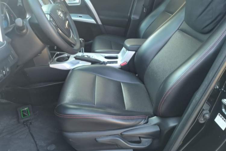 Used Toyota RAV4 2016 2.0L CVT Two-Wheel Drive Fashion Edition China V Standard Left Front Seat