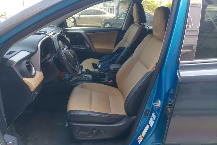 Used Toyota RAV4 2016 2.5L Automatic 4x4 Elite Edition Left Front Seat
