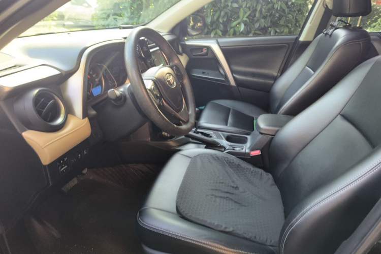 Used Toyota RAV4 2016 2.0L CVT Two-Wheel Drive Fashion Edition China V Standard Left Front Seat