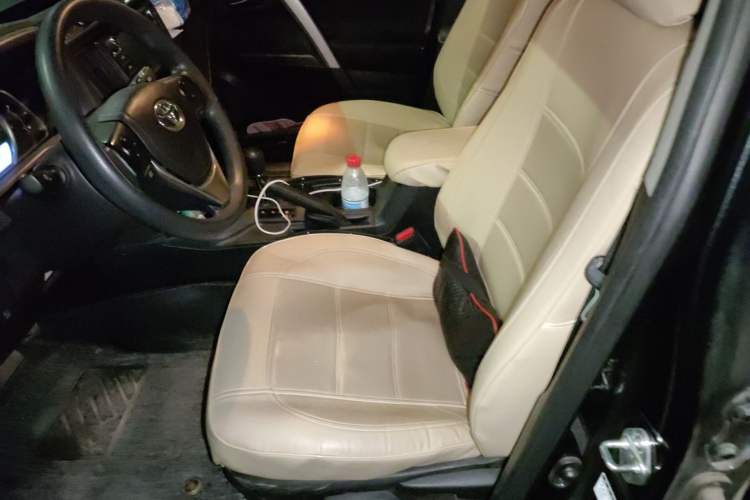 Used Toyota RAV4 2016 2.0L CVT Two-Wheel Drive Fashion Edition China V Standard Left Front Seat