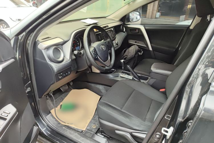 Used Toyota RAV4 2016 2.0L CVT Two-Wheel Drive Fashion Edition China V Standard Left Front Seat
