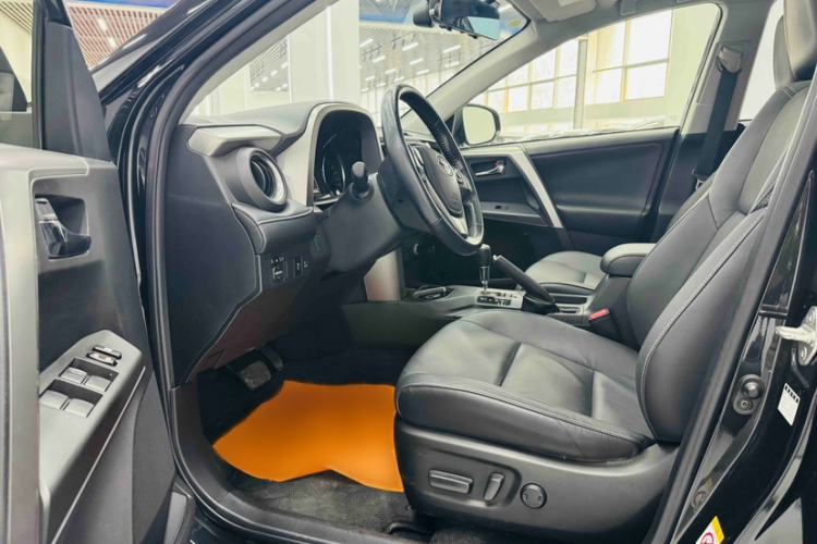 Used Toyota RAV4 2016 2.0L CVT Two-Wheel Drive Smart Edition China V Standard Left Front Seat