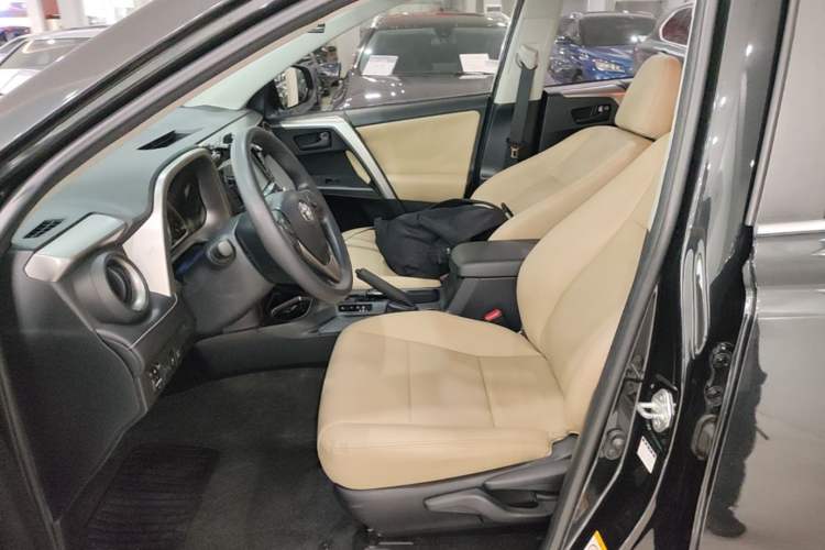 Used Toyota RAV4 2016 2.0L CVT Two-Wheel Drive Fashion Edition China V Standard Left Front Seat