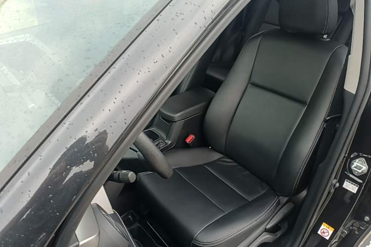 Used Toyota RAV4 2016 2.0L CVT Two-Wheel Drive Fashion Edition China V Standard Left Front Seat