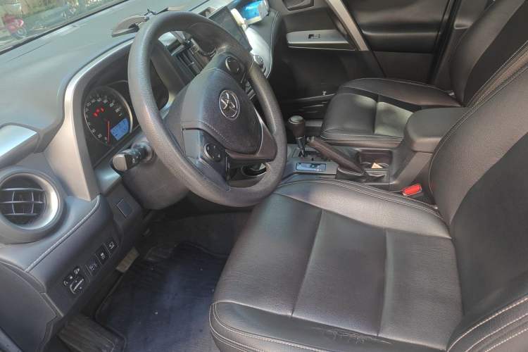 Used Toyota RAV4 2016 2.0L CVT Two-Wheel Drive Fashion Edition China V Standard Left Front Seat