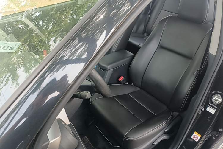 Used Toyota RAV4 2016 2.0L CVT Two-Wheel Drive Fashion Edition China V Standard Left Front Seat