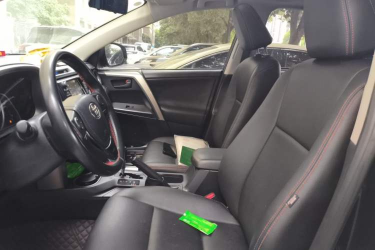 Used Toyota RAV4 2016 2.0L CVT Two-Wheel Drive Fashion Edition China V Standard Left Front Seat