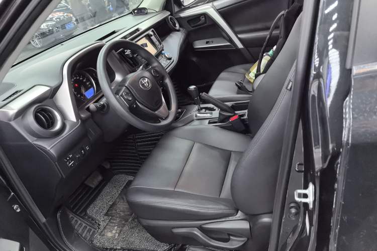 Used Toyota RAV4 2016 2.0L CVT Two-Wheel Drive Fashion Edition China V Standard Left Front Seat