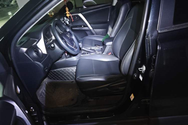 Used Toyota RAV4 2016 2.0L CVT Two-Wheel Drive Fashion Edition China V Standard Left Front Seat