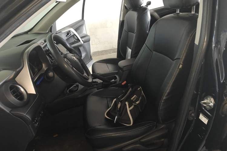 Used Toyota RAV4 2016 2.0L CVT Two-Wheel Drive Fashion Edition China V Standard Left Front Seat