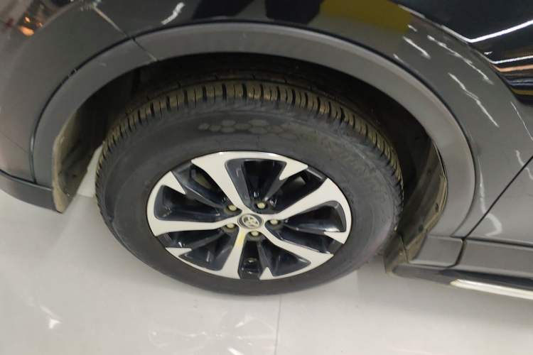 Used Toyota RAV4 2016 2.0L CVT Two-Wheel Drive Comfort Edition China V Standard Left Front Wheel Hub