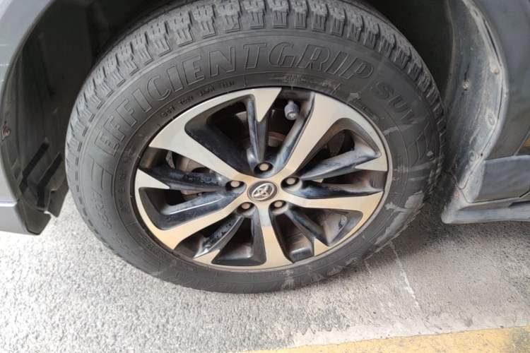 Used Toyota RAV4 2016 2.0L CVT Two-Wheel Drive Fashion Edition China V Standard Left Front Wheel Hub