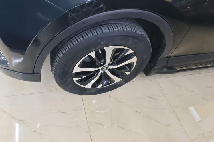 Used Toyota RAV4 2016 2.0L CVT Two-Wheel Drive Fashion Edition China V Standard Left Front Wheel Hub