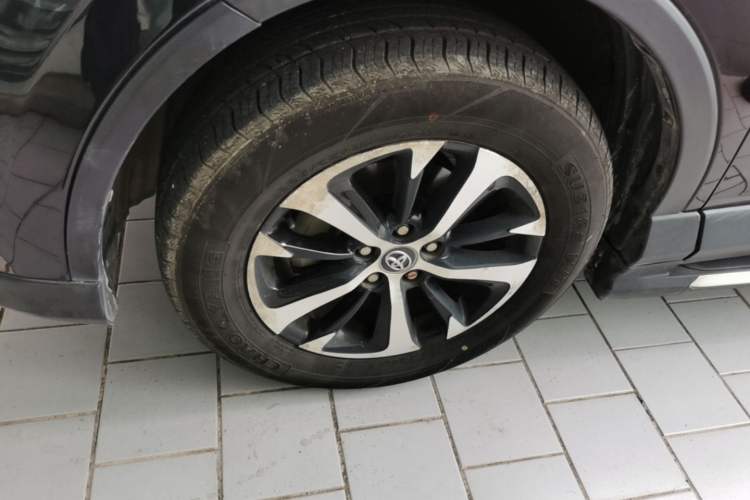 Used Toyota RAV4 2016 2.0L CVT Two-Wheel Drive Fashion Edition China V Standard Left Front Wheel Hub
