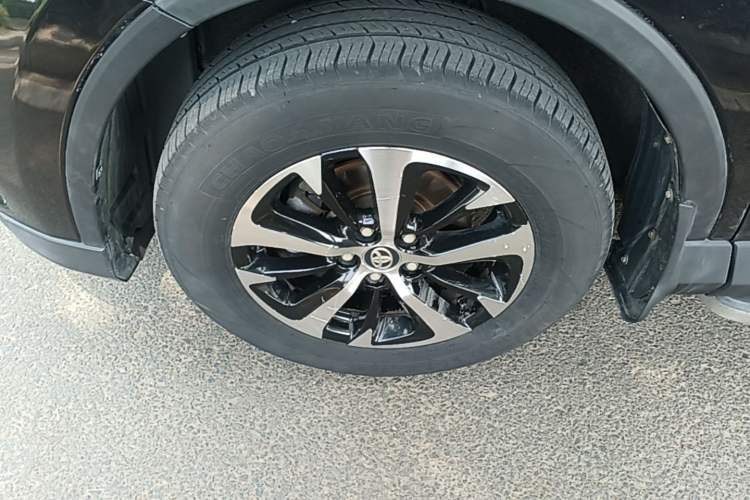 Used Toyota RAV4 2016 2.0L CVT Two-Wheel Drive Fashion Edition China V Standard Left Front Wheel Hub