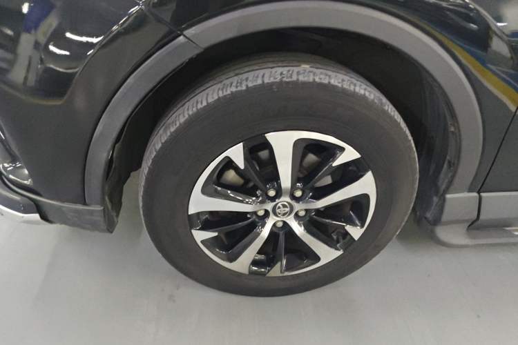 Used Toyota RAV4 2016 2.0L CVT Two-Wheel Drive Smart Edition China V Standard Left Front Wheel Hub
