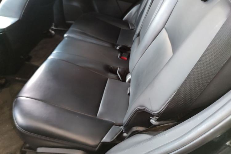 Used Toyota RAV4 2016 2.0L CVT Two-Wheel Drive Fashion Edition China V Standard Left Rear Seat