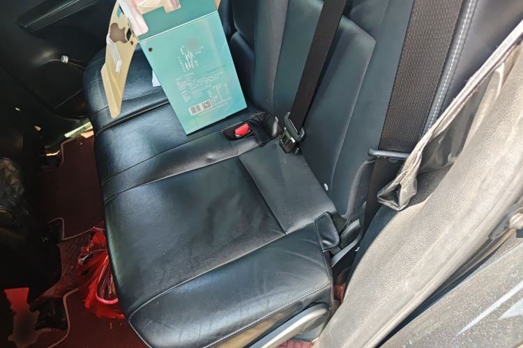 Used Toyota RAV4 2016 2.0L CVT Two-Wheel Drive Smart Edition China V Standard Left Rear Seat
