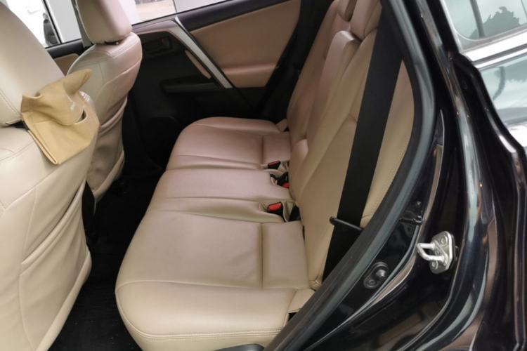 Used Toyota RAV4 2016 2.0L CVT Two-Wheel Drive Fashion Edition China V Standard Left Rear Seat