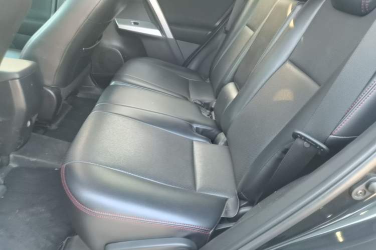 Used Toyota RAV4 2016 2.0L CVT Two-Wheel Drive Fashion Edition China V Standard Left Rear Seat