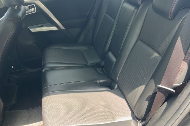 Used Toyota RAV4 2016 2.0L CVT Two-Wheel Drive Fashion Edition China V Standard Left Rear Seat